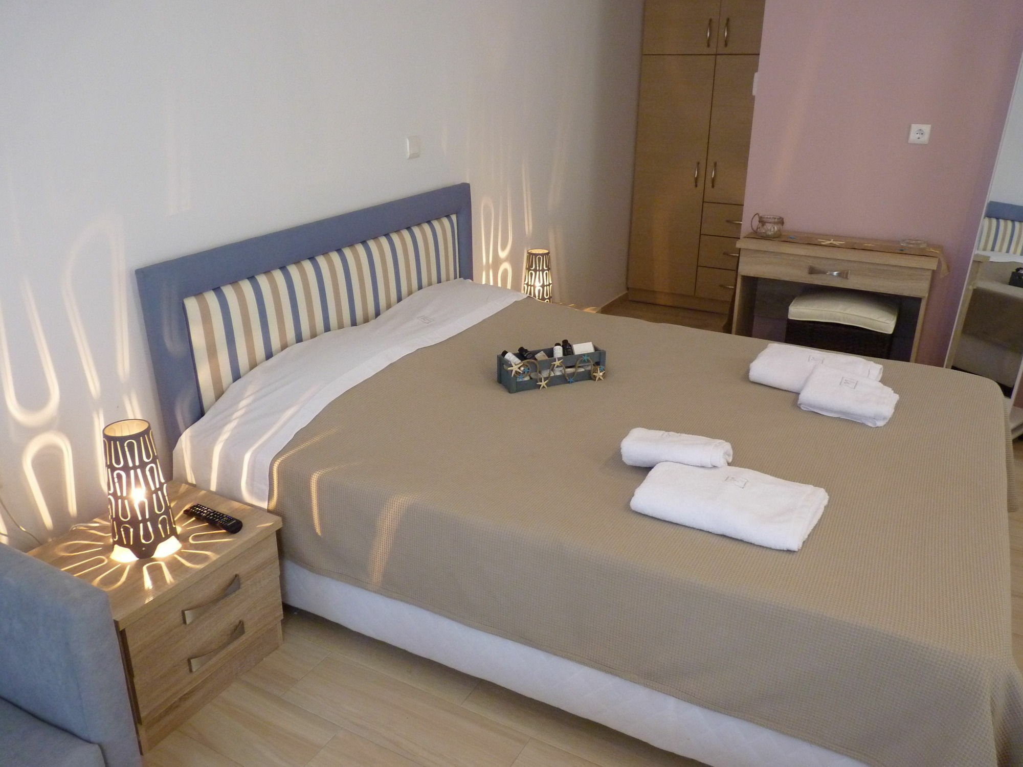 Ilianthos Apartments & Studios Mikros Gialos Ngoại thất bức ảnh